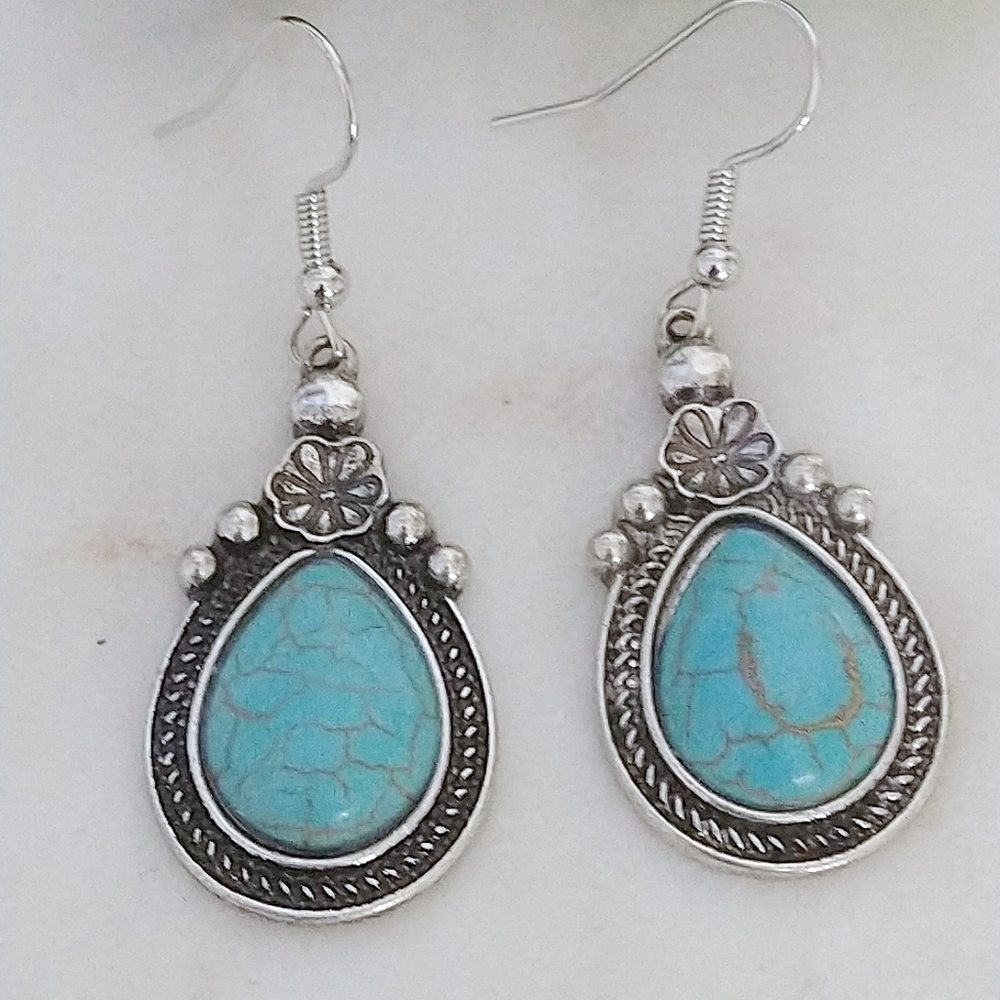 NWT Western Style Turquoise Stone Dangle Earrings